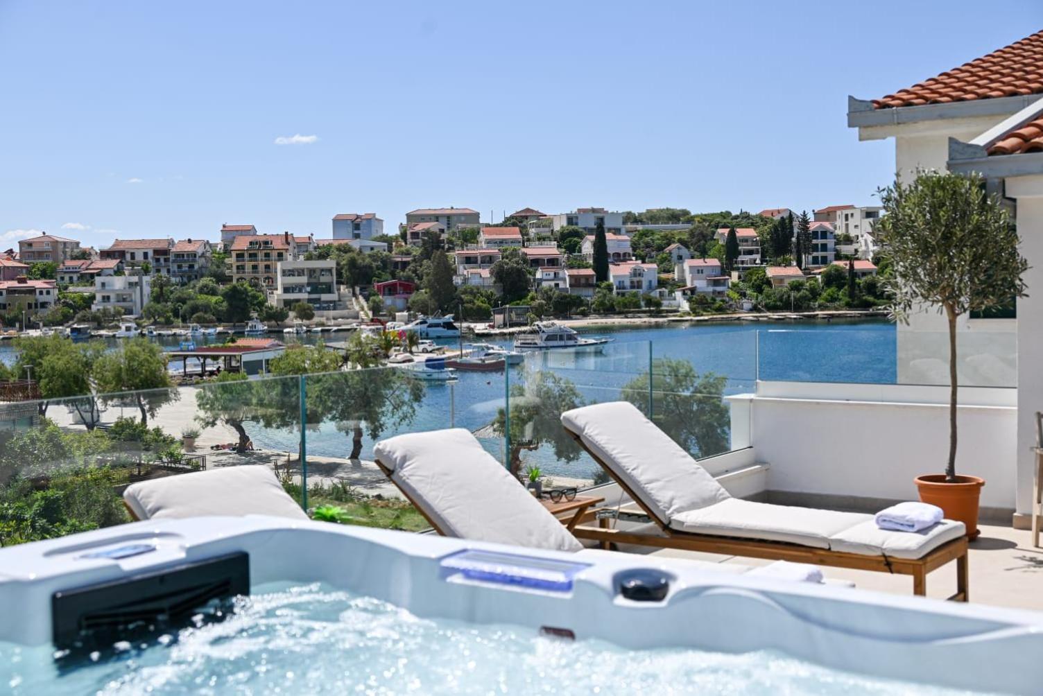 Villa Rozana - Beachfront Wellness Retreat Сегет Враница Екстериор снимка