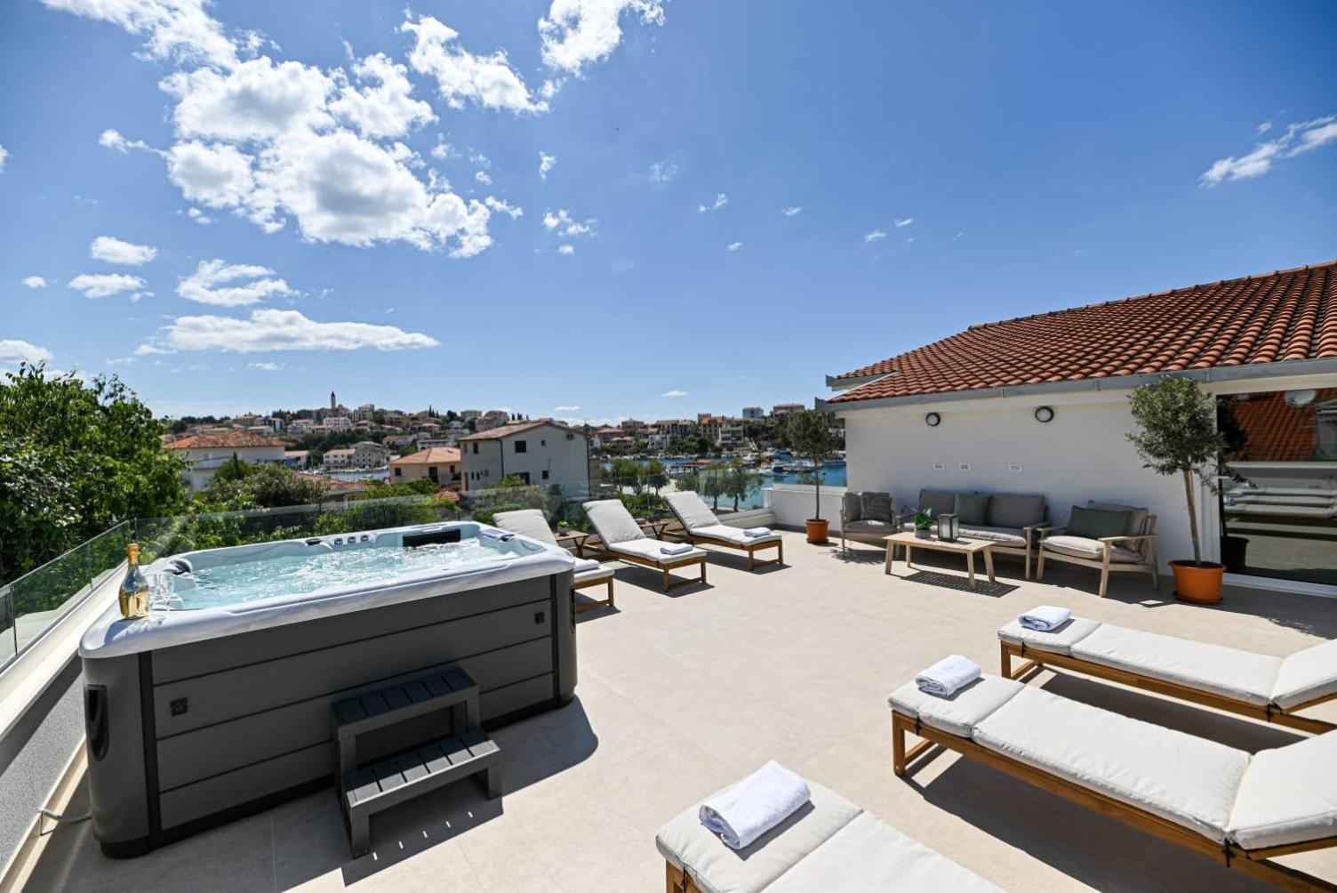 Villa Rozana - Beachfront Wellness Retreat Сегет Враница Екстериор снимка