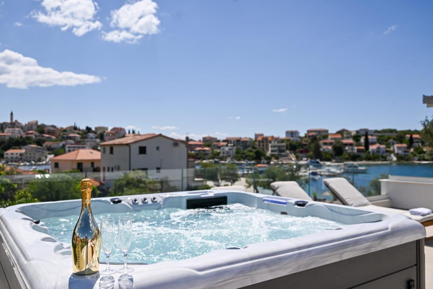 Villa Rozana - Beachfront Wellness Retreat Сегет Враница Екстериор снимка