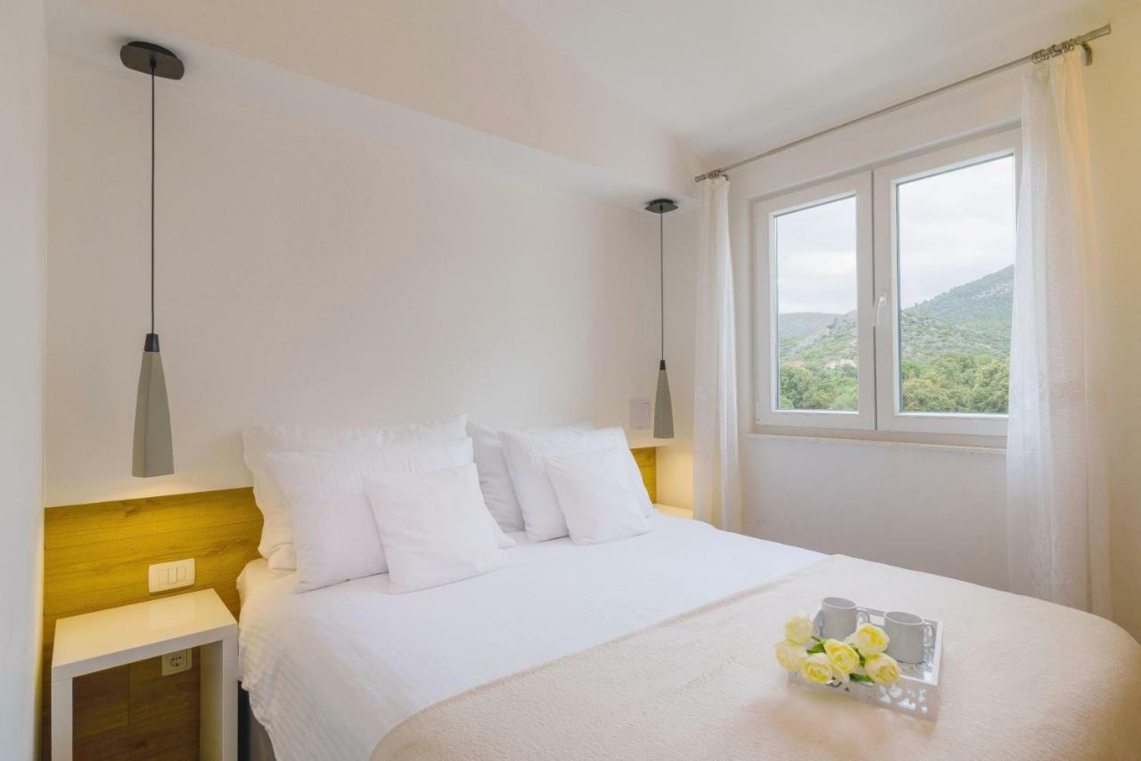 Villa Rozana - Beachfront Wellness Retreat Сегет Враница Екстериор снимка