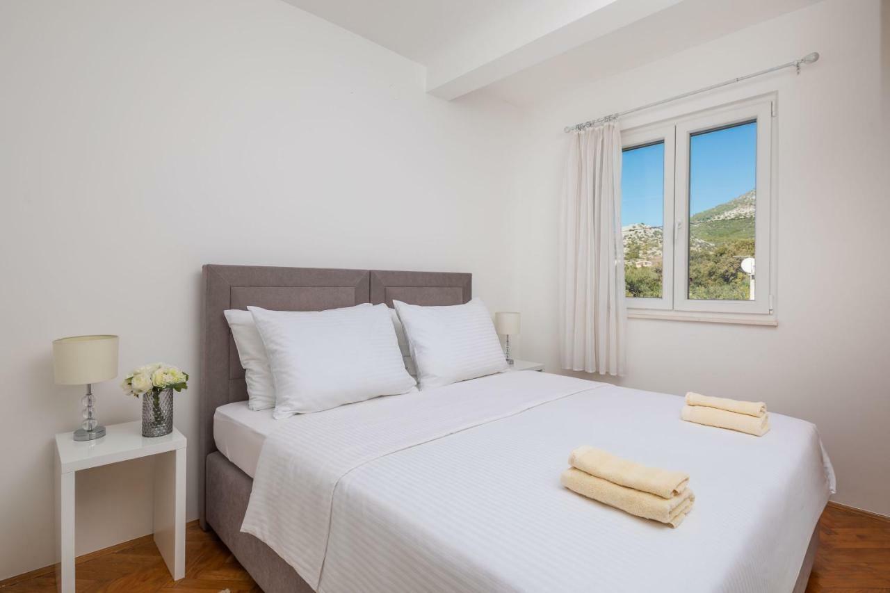 Villa Rozana - Beachfront Wellness Retreat Сегет Враница Екстериор снимка