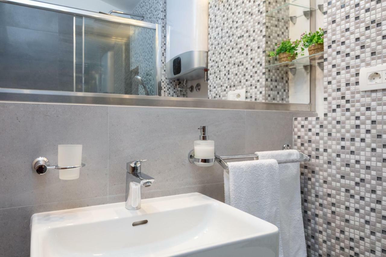 Villa Rozana - Beachfront Wellness Retreat Сегет Враница Екстериор снимка